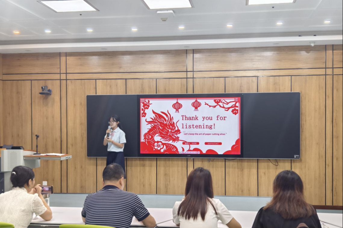 我校举办“用英语讲好中国故事 用行动弘扬中国文化”爱国教育主题团日活动决赛
